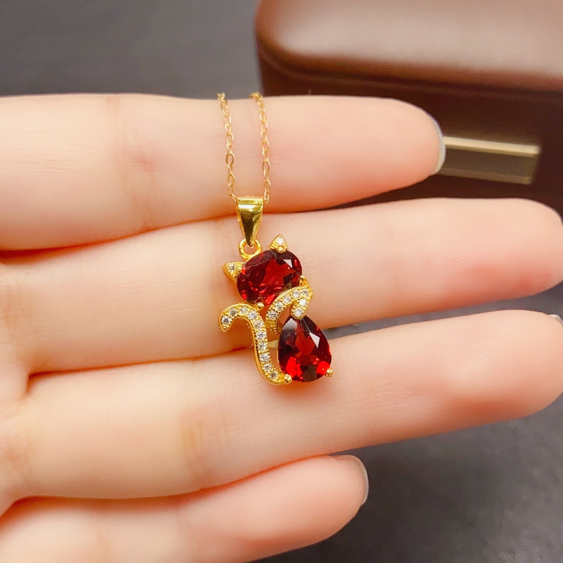 天然ガーネットペンダント女性用アクセサリーニッチな 925 シルバー ジュエリー6*8 ファッション