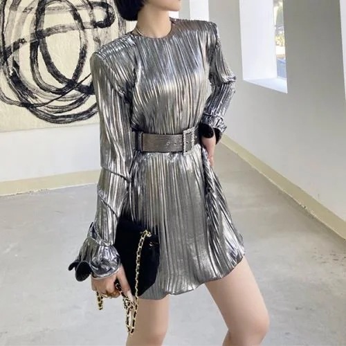 【急速出荷 2025年新作】ワンピース ゴシック ロリータ ゴスロリ 個性的 韓国 無地 ラウンドネック 春 秋 長袖 ショート丈 おしゃれ 可愛い シャイニー キラキラ 光沢 プリーツ コスプレ イ