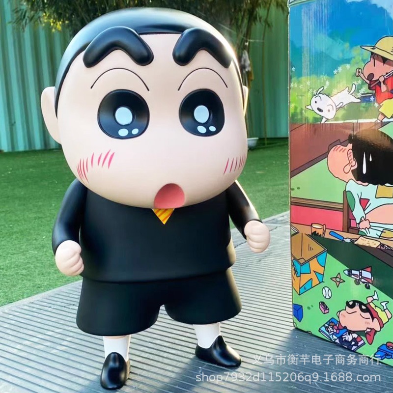 【急速出荷】スーツクレヨンしんちゃん置物1対1サイズフィギュアレインコート野原しんのすけぬいぐるみプレゼント