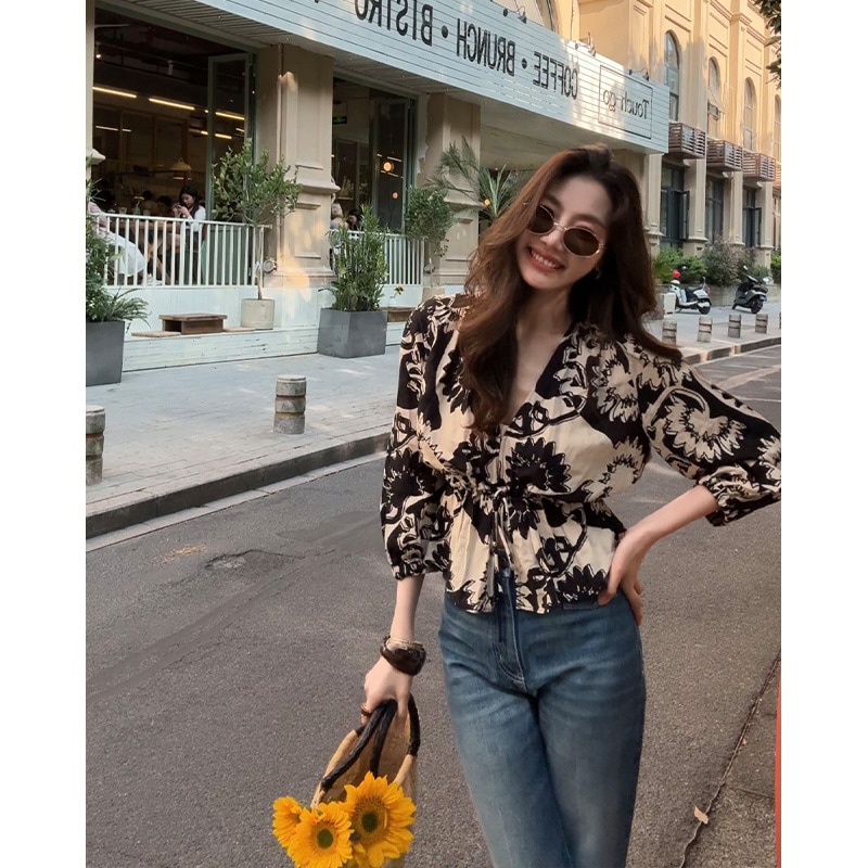 11 長いxierレトロテニスリネンディープvプリントv夏の女性用のプリントシャツ夏のハイエンドライトラグジュアリーウエストクローズアップレーストップ