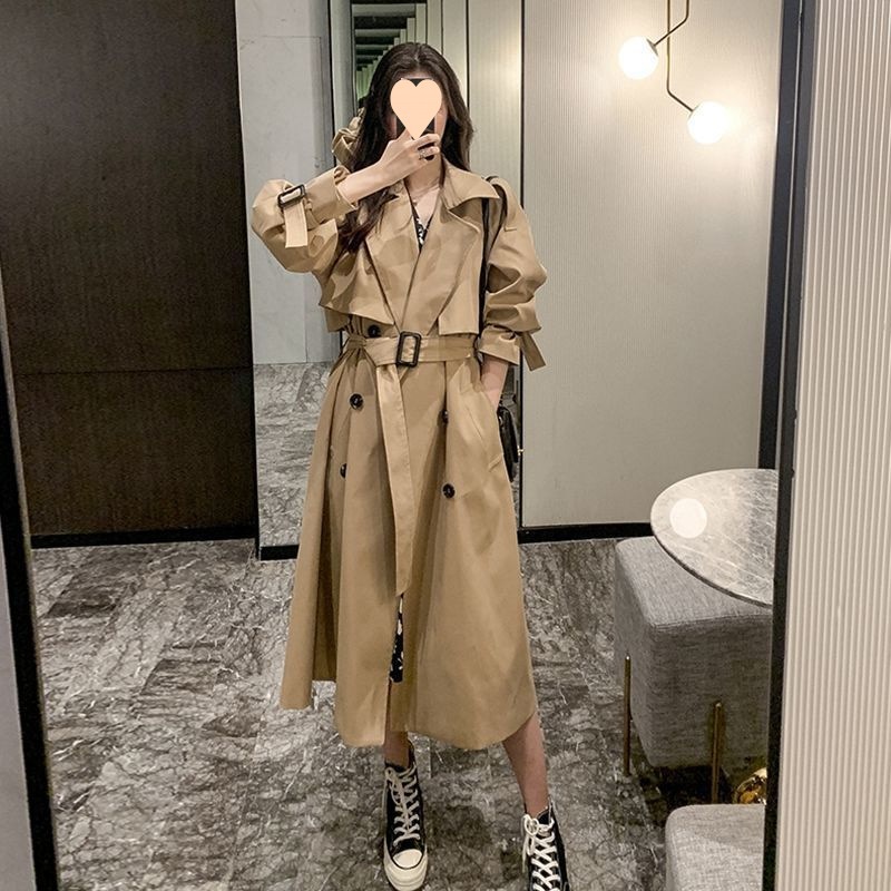 カーキ色のトレンチコートが流行している春の女装の新型の中で膝を越えた韓国版の洋気が小さい