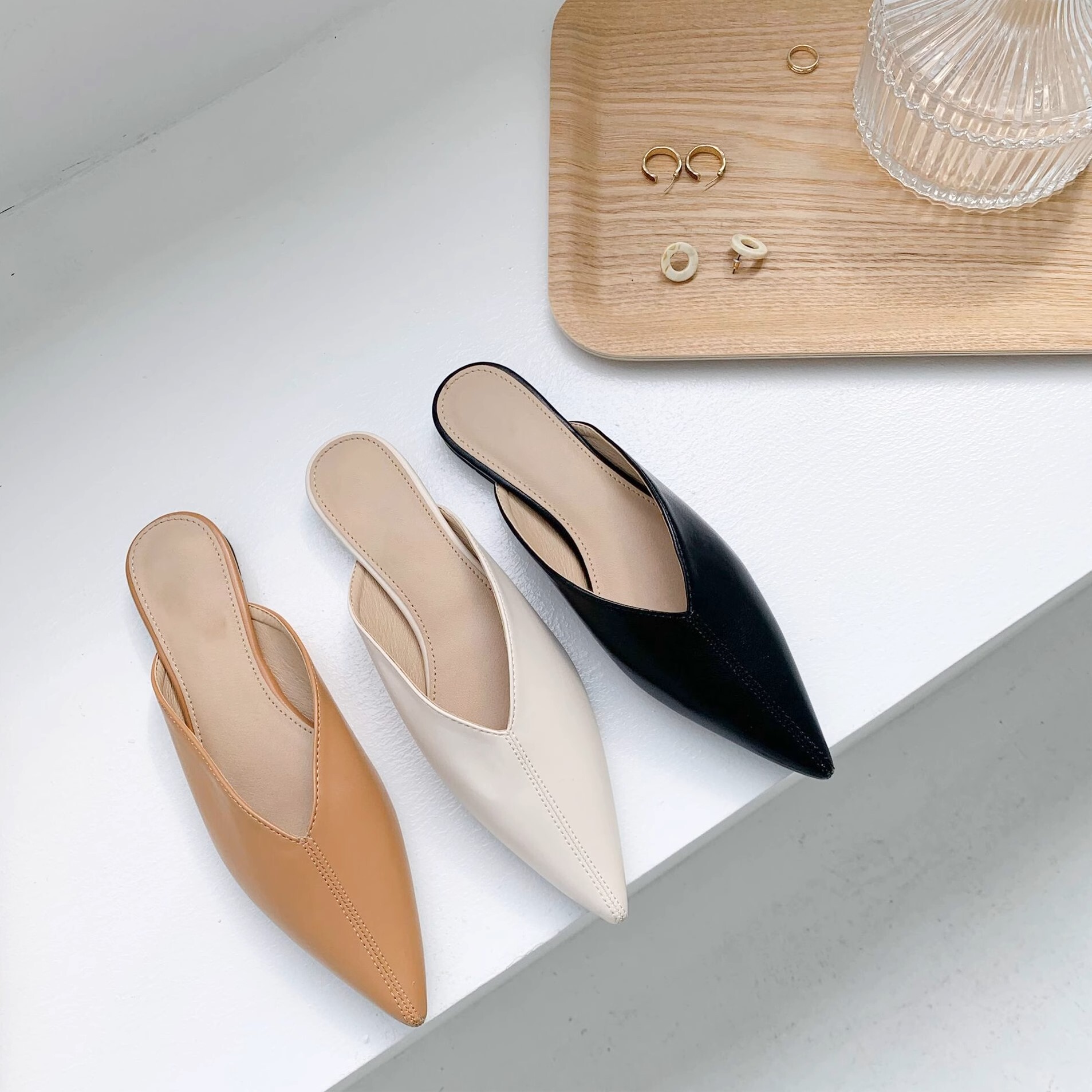 レディース ミュール フラットシューズ ぺたんこシューズ ローヒール ポインテッドトゥ フェイクレザー かわいい 大人可愛い きれいめ シンプル カジュアル 上品 おしゃれ かっこいい レトロ