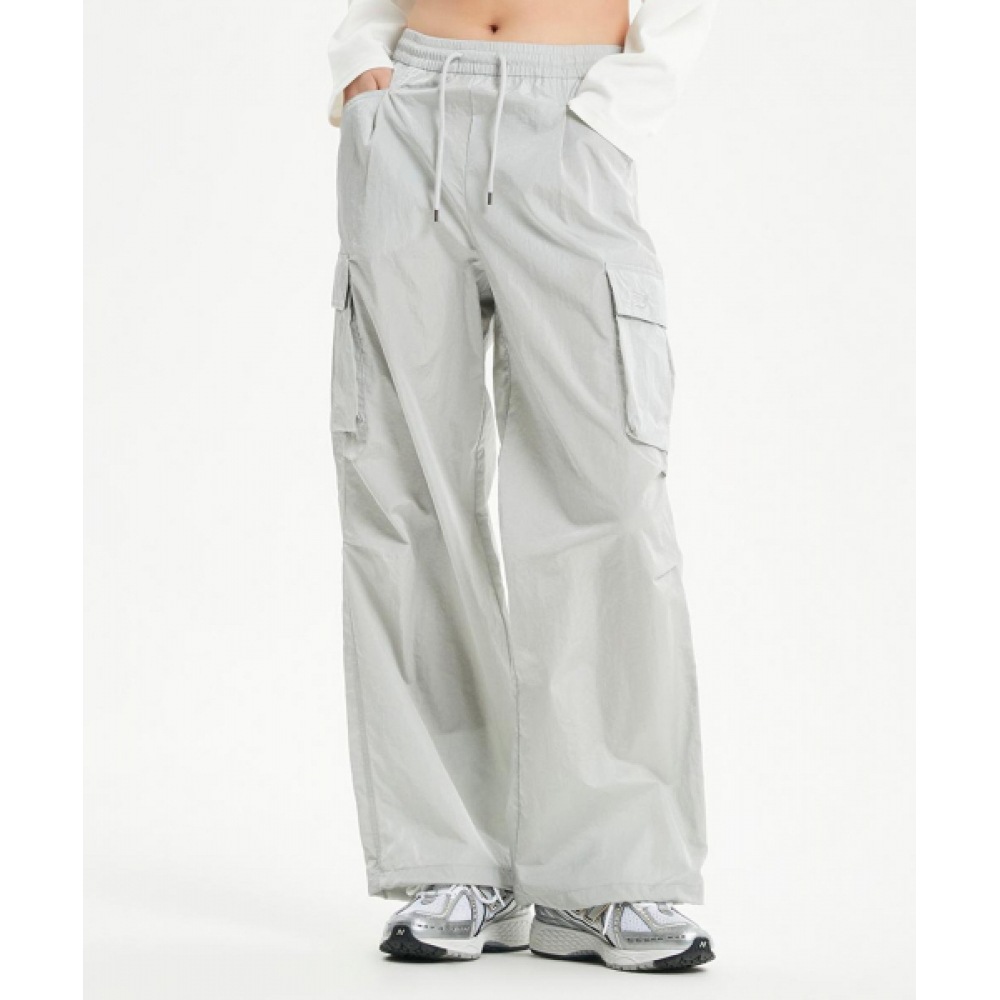 ニューバランス NBNTE2W402/女性用軽量ウーブンワイドカーゴパンツ (シルバー) 14,417円