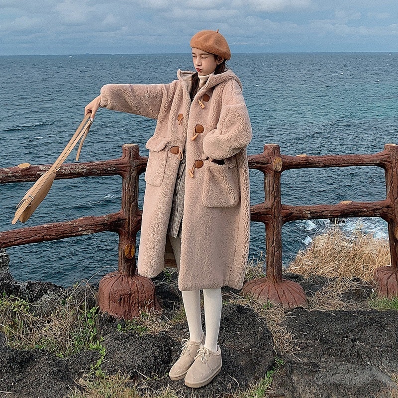 2024ラムウールコート女性ロング秋と冬の日本の甘い肥厚インスオックスホーンボタンラムウールコート