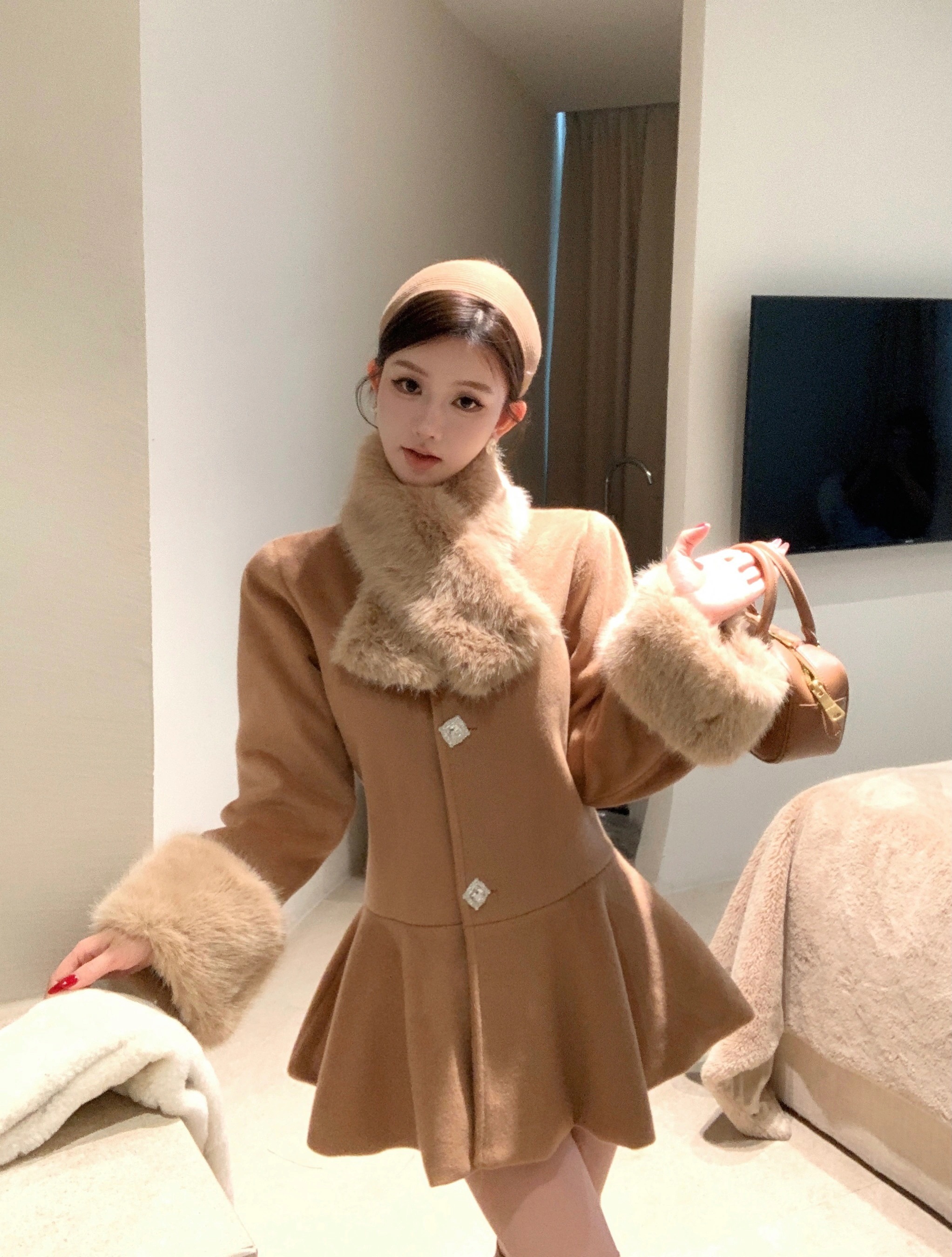 秋冬防寒中綿入あったかアウター 韓国風コート かわいいフェミニンファー付きファッション系裹起毛大人お姉さんゆったりカジュアルストリートサイズレディースムートン襟エコシルエット学生通学丈フレンチ