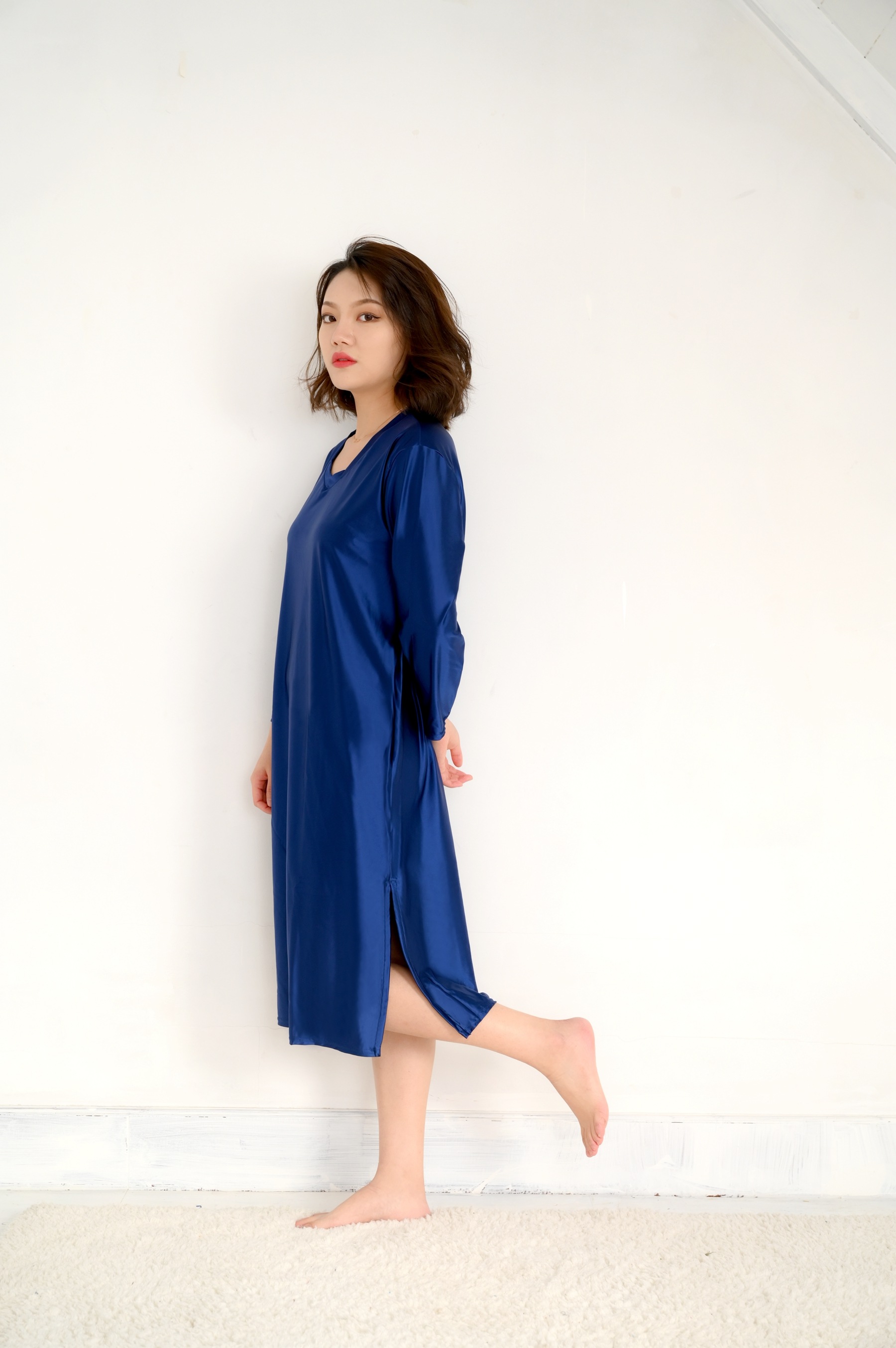 Vネックパジャマ　超光沢ワンピースドレス コスプレ衣装 伸縮性 極薄素材.激密着.目立つレースクイー