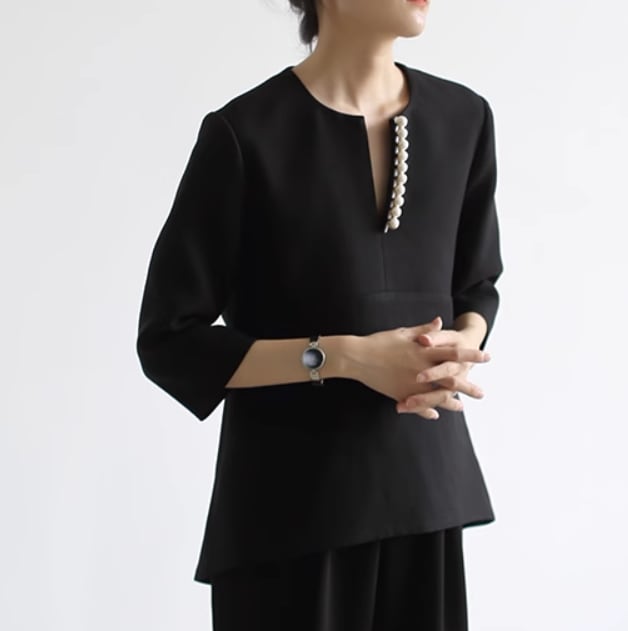 トップス デート モテアイテム カット Vネック パール コットン 大人可愛い きれいめ 上品 おしゃれ かっこいい 大人可愛い ラブリー キュート ガーリー クール モード系 セクシー エレガント