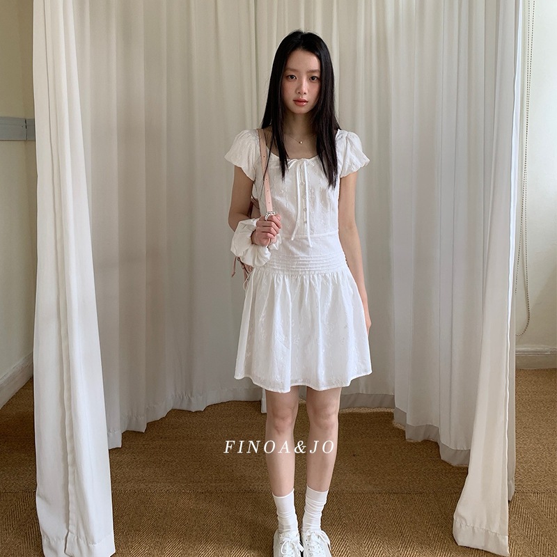 韓国風のナチュラル刺繍のハイエンドティーウェア細見えウエストシェイプドレス