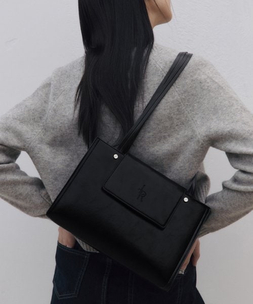 ボルテッド スクエア ショルダーバッグ [BLACK]