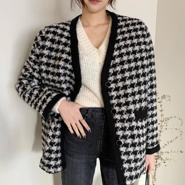 アウター ジャケット 長袖 Vネック ノーカラー デザイン ボタン トリム オーバーサイズ ビッグシルエット 美ライン ニュアンス ポケット カラバリ ドラマチック モノトーン かわいい 大人可愛い
