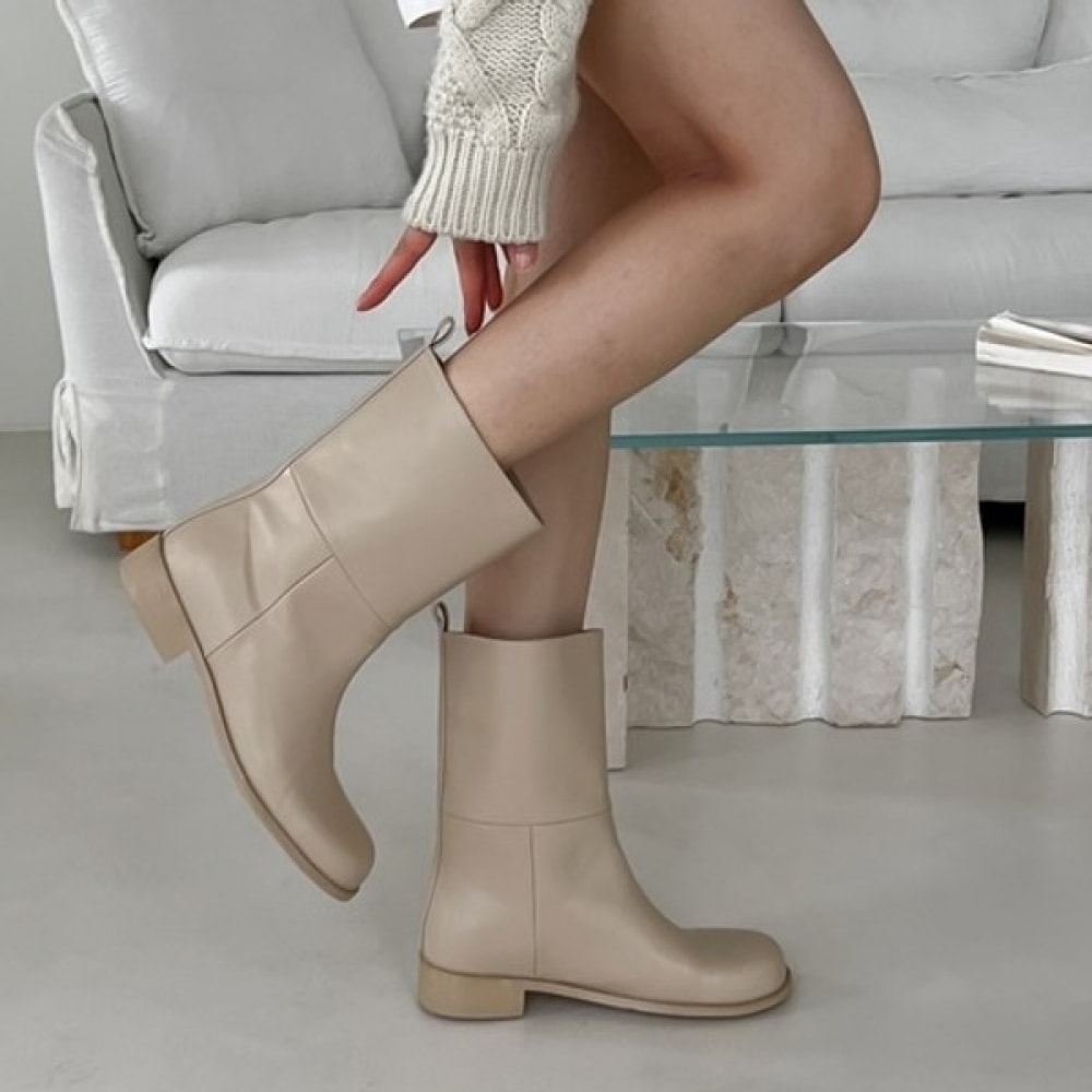 [Ninas Paris] ラウンドトゥシンプルステッチミドルブーツ 7,846円