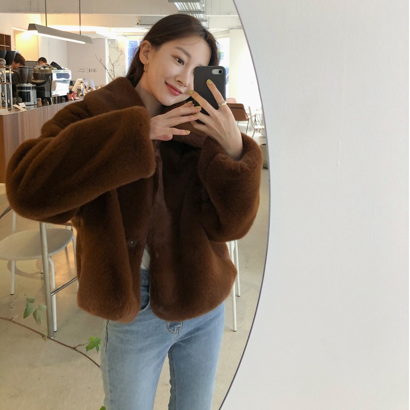 新しい秋と冬の韓国風イミテーションファーショートスクエアカラープラッシュコート女性用ゆったり厚みがあり脱落せずファッショナブルで多用途