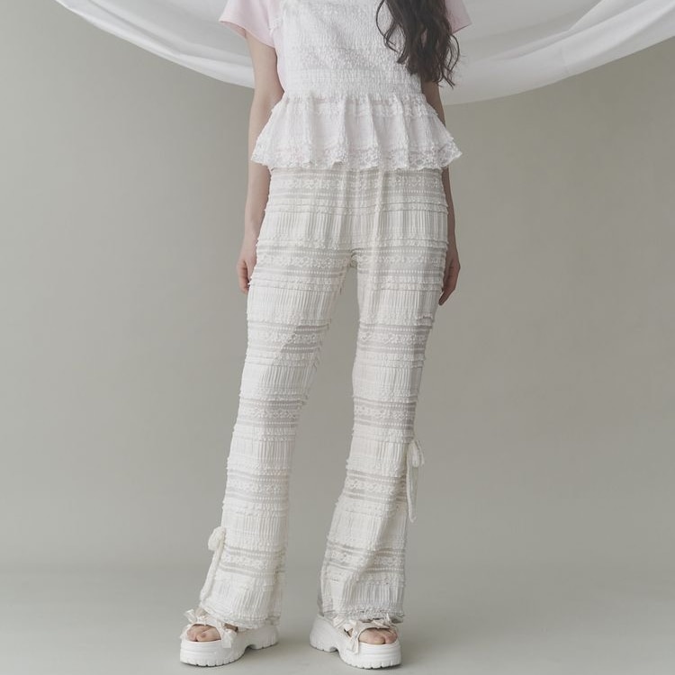 ボトムス パンツ ズボン ロングパンツ フレアパンツ ウエストゴム レース リボン ロング丈 可愛い かわいい 大人可愛い きれいめ シンプル 上品 おしゃれ カジュアル こなれ感 個性的 主役級