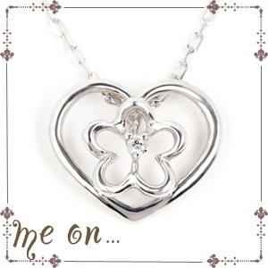me on... K10ホワイトゴールド 10金 オープンハートに重なる花モチーフ天然ダイヤモンドネックレス 発送目安：２３週間