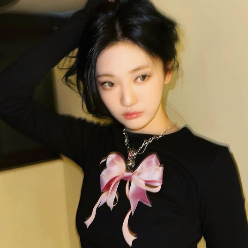 [NINGNING/YUNA/MOMO/KWON EUNBI/YERI and more 着用!] DOUBLE RIBBON SLIM CROP LONG SLEEVE (4COLORS)