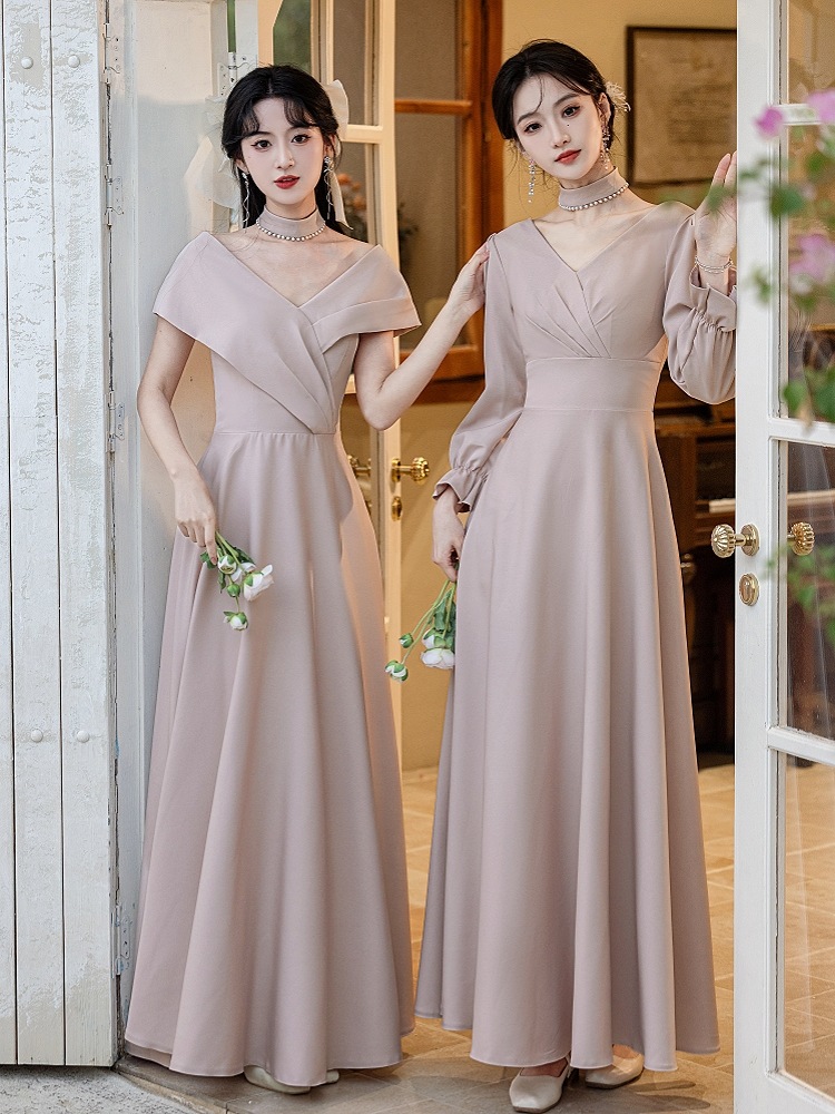 カーキ色のサテンの長袖の花嫁介添人ドレス2025年春のハイエンドな気質のプチシスターズグループのイブニングドレス