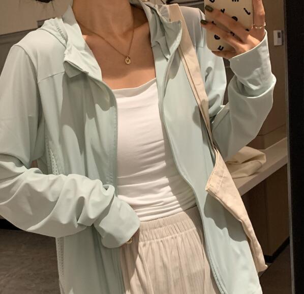 夏の薄い日焼け止め服女性抗紫外線通気性シャツ