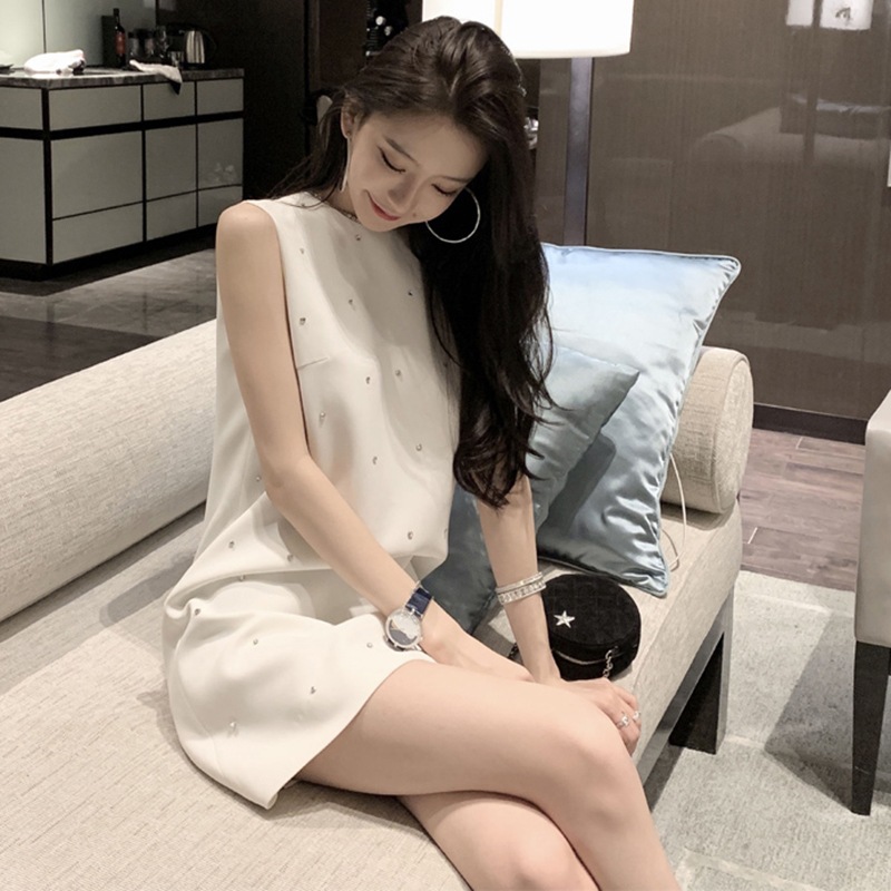 ワンピース ミニ ミニ丈 ノースリーブ クルーネック 襟なし タイト ラインストーン 大人可愛い きれいめ シンプル 上品 おしゃれ お洒落 大人女子 キュート ガーリー 主役級 存在感 フォーマル 5,378円