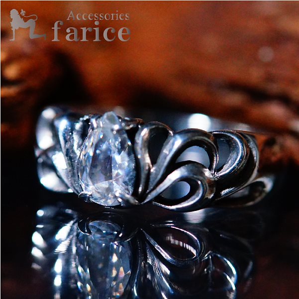 ティアドロップ(涙の雫)カット クリアキュービックジルコニア装飾 流線形アラベスク(ツタ柄) カットアウト透かしデザイン メンズ シルバー925 リング