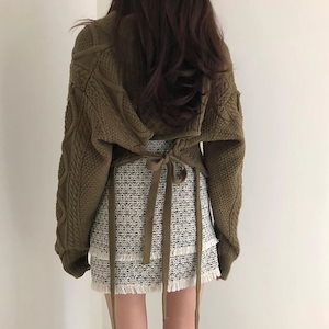 あったかカシミヤタッチラウンドネックニットのけだるさ風コウモリ袖麻の花のバンドショート丈vネックのヘッダーネット赤ニットセーター女