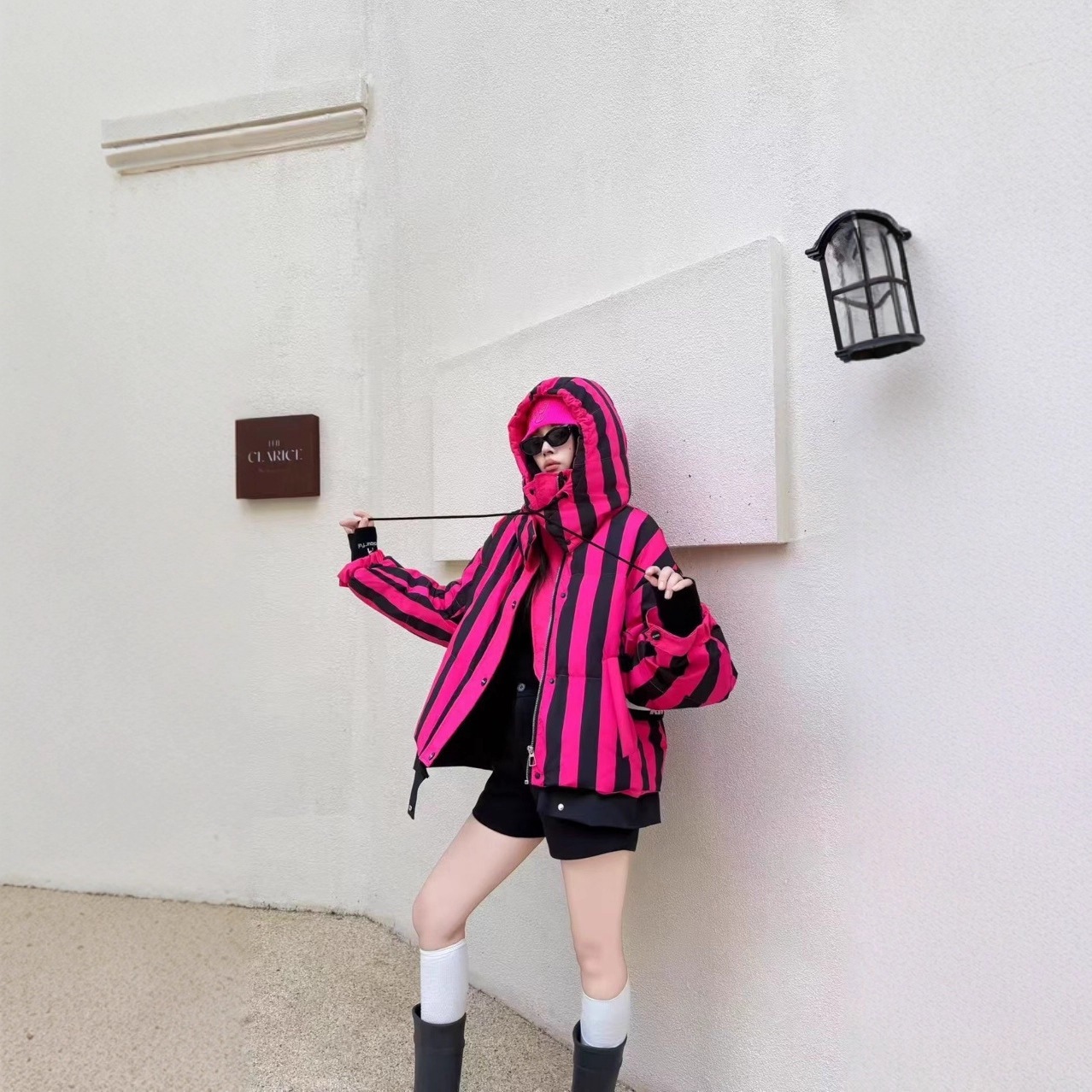 トレンドの新作レディースストライプフード付きショートダウンジャケットファッショナブルなコート