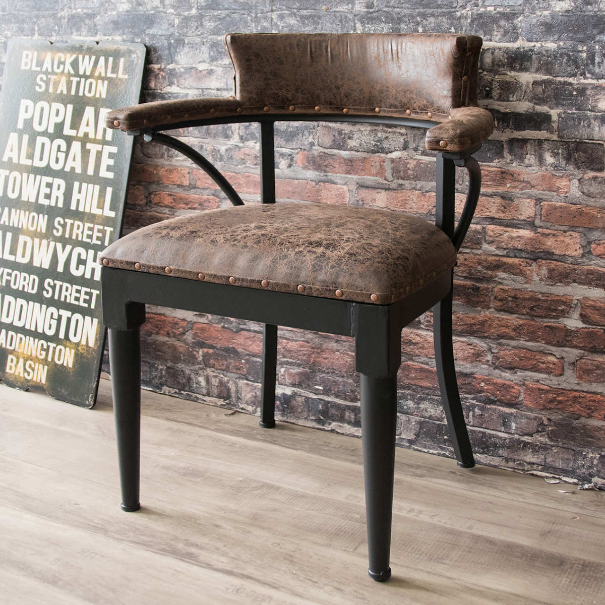 チェア 座面高50cm レザー調 ヴィンテージ加工 スタッズ 肘掛け リビングチェア デザインチェア ダイニングチェア イス 椅子 1人掛け 肘置き アンティーク ゴシック おしゃれ リビング