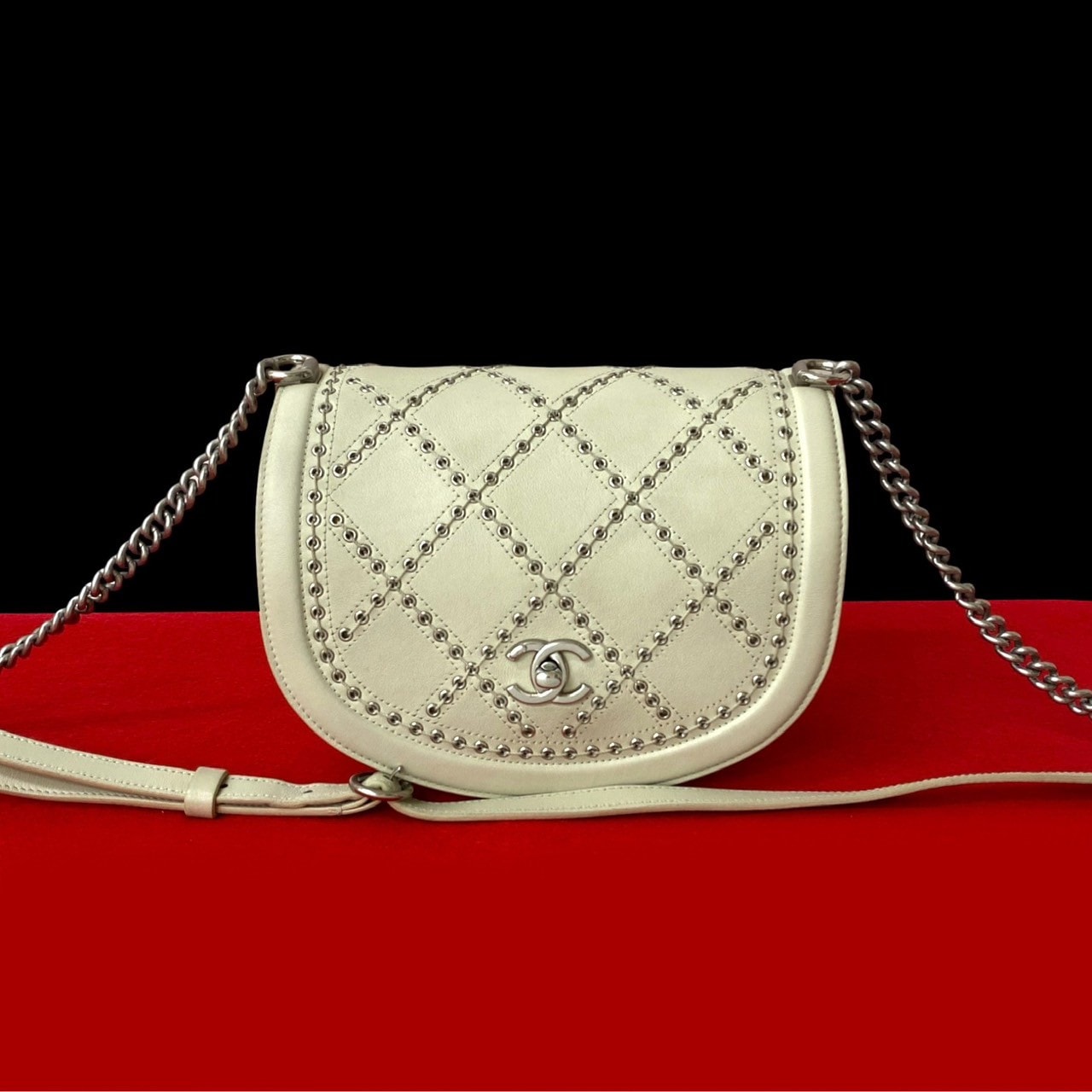 ココマーク パンチング ステッチショルダーバッグ レザー ホワイト 25056