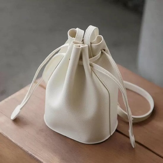 ショルダーバッグ レディース ミニバッグ 肩掛けバッグ 斜めがけ 小さめ 軽量 巾着 バケツバッグ トレンドカラー スマホポーチ カジュアル おしゃれ かわいい 韓国風 ショルダー 女性 5,314円