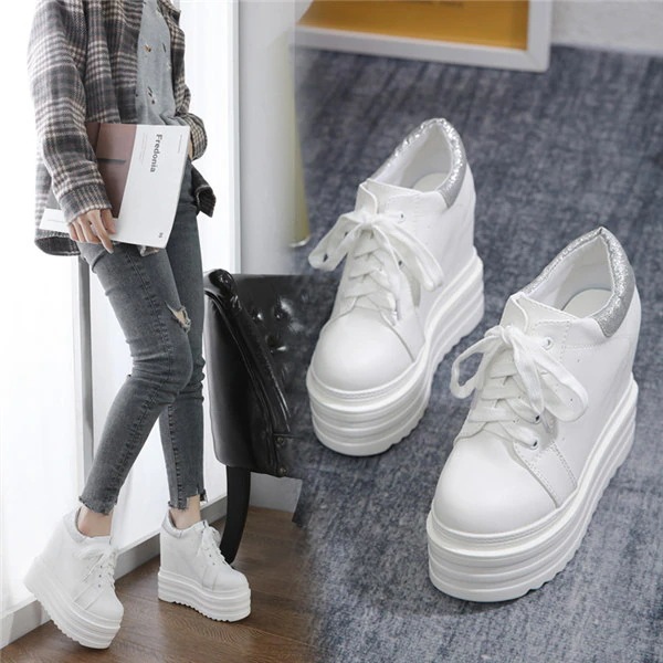 歩きやすくて感動する厚底スニーカー おしゃれ 韓国 カジュアルシューズ レースアップ 紐靴 紐 白ソール 厚底靴 美脚 通気性 レディース靴 編み上げ