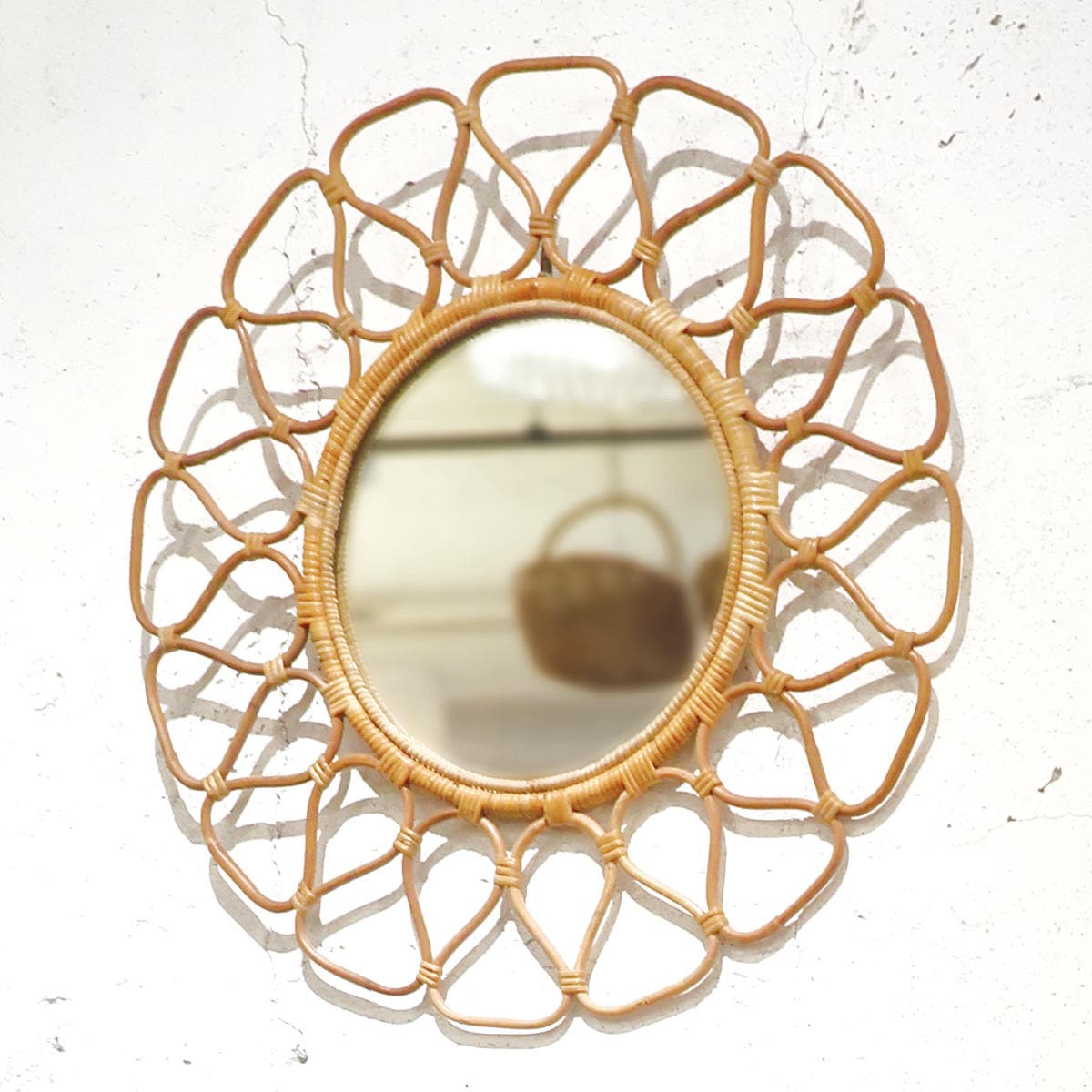 ウォールミラー フラワーミラー ユグラ 壁掛 ミラー 鏡 丸 ラタン アンティーク調 ナチュラル 北欧風