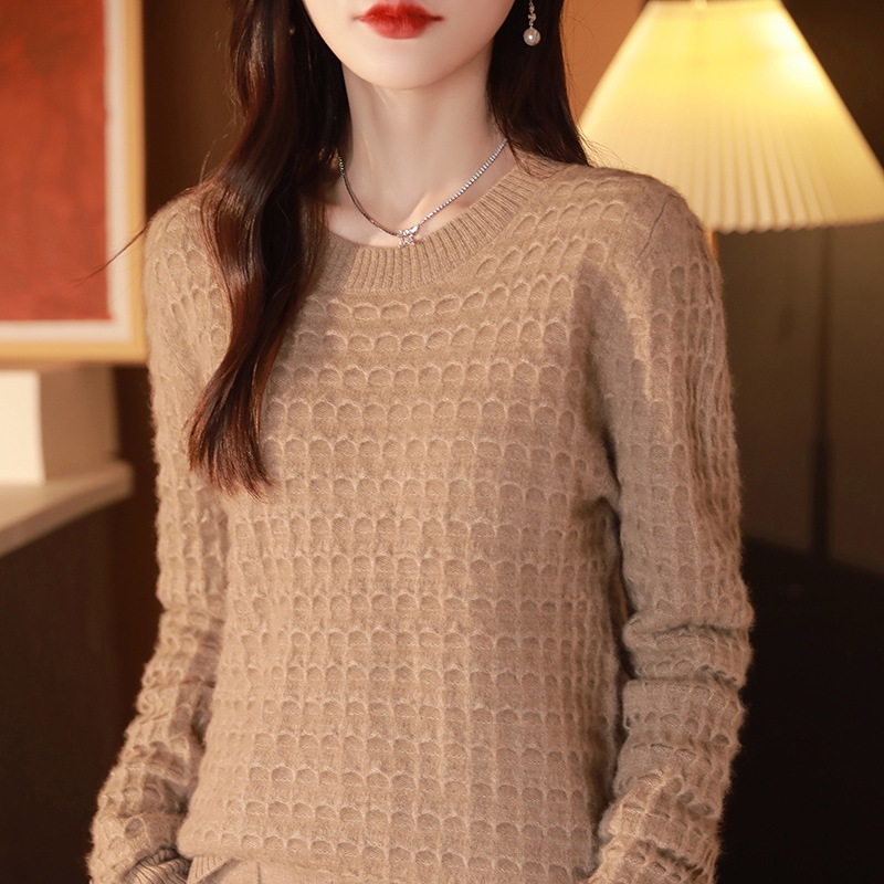 純粋な立体格子縞の丸襟100純ウールの底のシャツは年齢を減らして肌の柔らかいプルオーバーのセーターを身に着けます