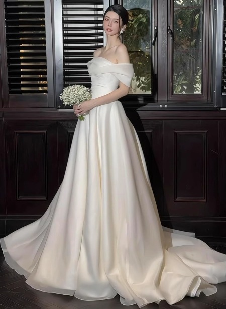 フランス風 ウエディングドレス オフショルダー Aライン 大人っぽい 結婚式