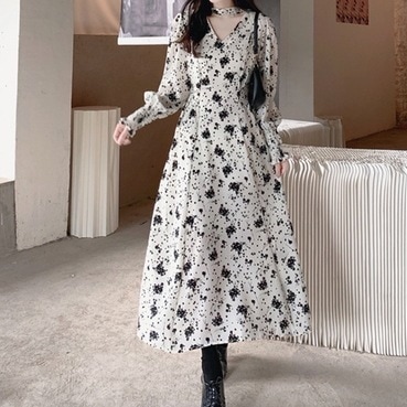 ワンピース ミモレ丈 ロング丈 花柄 袖あり パフスリーブ 長袖 Vネック 襟なし デザイン 美ライン ニュアンス スリット レイヤード かわいい 大人可愛い きれいめ シンプル カジュアル 大人