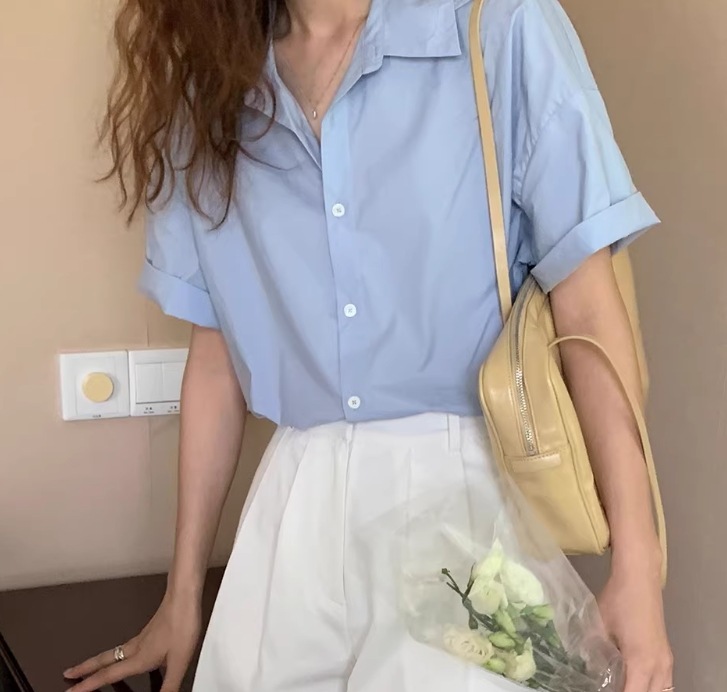 レディース トップス シャツ ミドル丈 半袖 Vネック 襟付き ストレート 大人可愛い きれいめ シンプル 上品 おしゃれ かっこいい ガーリー クール かっちり 無地 夏 オフィス ボタン 20代