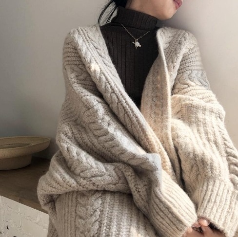 アウター カーディガン もこもこアウター ロング ロング丈 長袖 ボリューム袖 ドルマンスリーブ 萌袖 ワイド ケーブルニット ニット 厚手 大人可愛い きれいめ シンプル カジュアル 大人 おしゃれ 11,085円