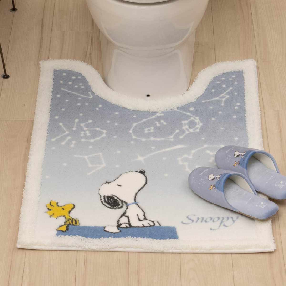 トイレマット スヌーピー 星空スヌーピー ロング 約80x60cm トイレ マット 足元マット ロングタイプ すべり止め 抗菌 防臭 SNOOPY 洗濯可 日本製 トイレタリー 滑り止め