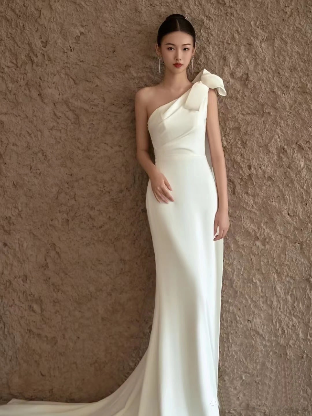 パーティードレスシングルショルダー ホワイト サテン ウエディングドレス キャバドレス 結婚式　ドレス ロングドレス