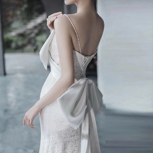 ウェディングドレス ドレス 結婚式 花嫁 バックシャン ノースリーブ マーメイドドレス セクシー オープンバッグ 背中開き ホワイト 白 サテン ピアノ ガーデンウェディング 二次会 フォト婚 撮影会