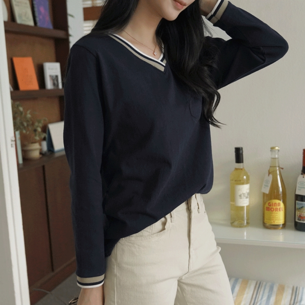 クリック＆ファニーデナート V ネックカラー T シャツ