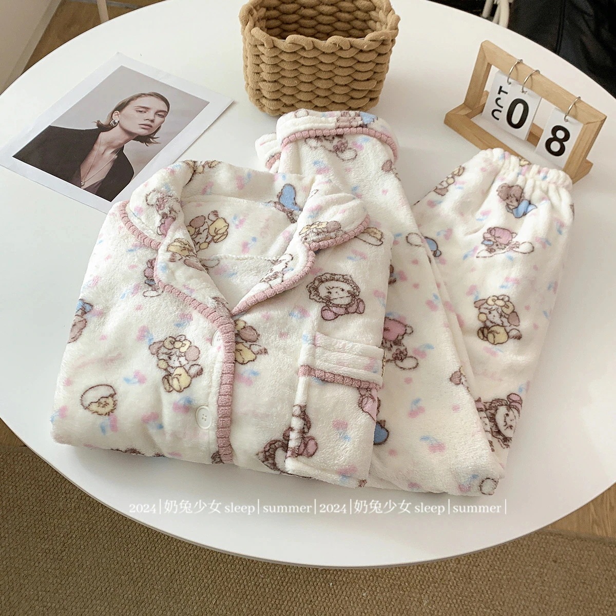 【急速出荷!】柔らかくベルベットの暖かい漫画ミッコかわいいパジャマ女性用秋冬フランネル女の子冬のホーム服