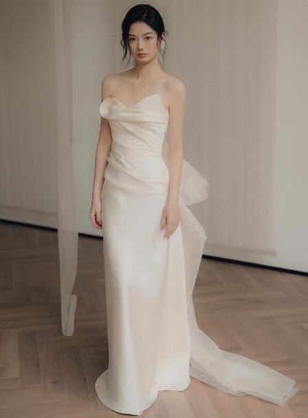 フランス風 ウェディングドレス ベアトップ ふっくら柔らかなバックリボン デザイン感 拳式 28,594円