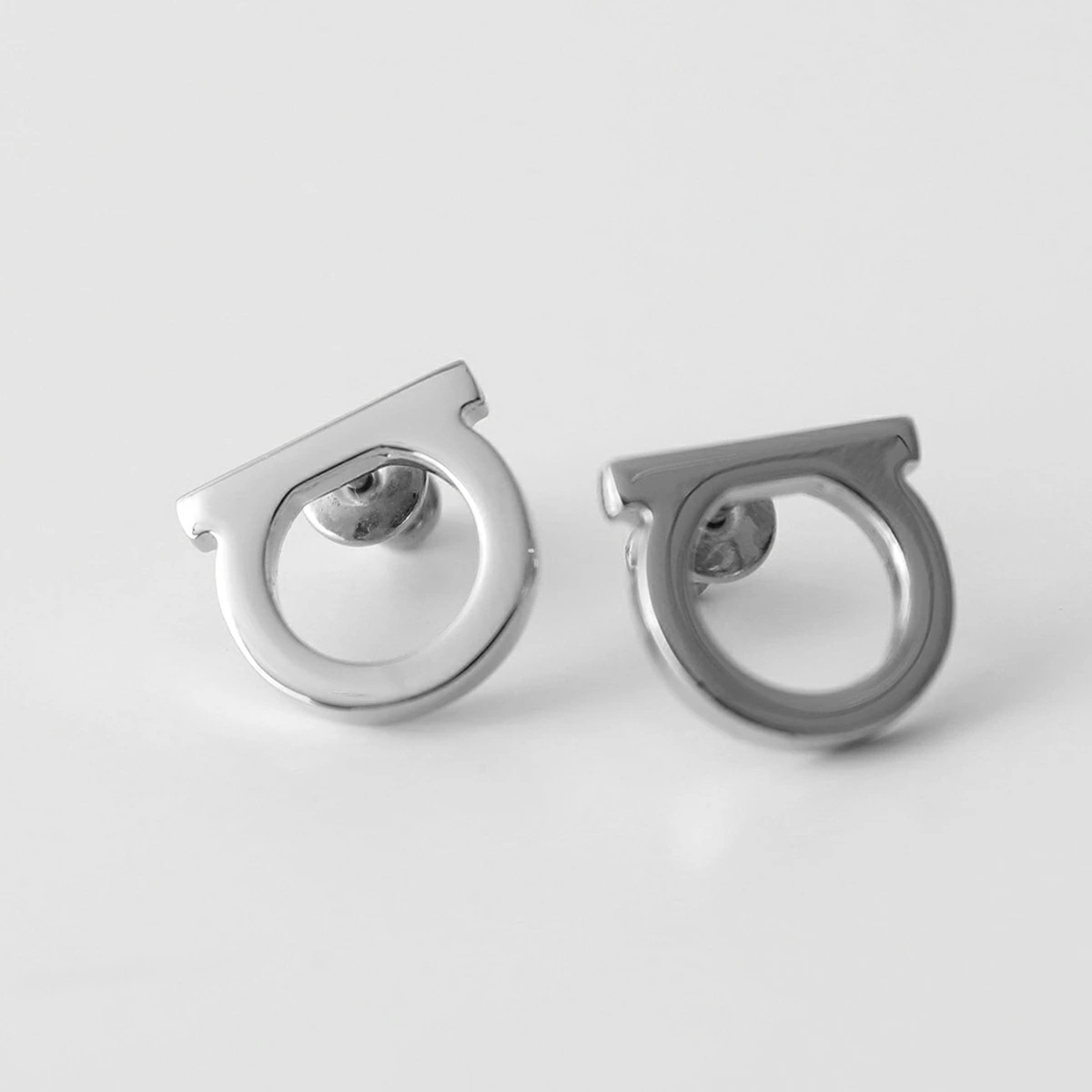 FERRAGAMO フェラガモ 76 0119 002 ガンチーニ ピアス アクセサリー PLDLUC レディース 13,787円