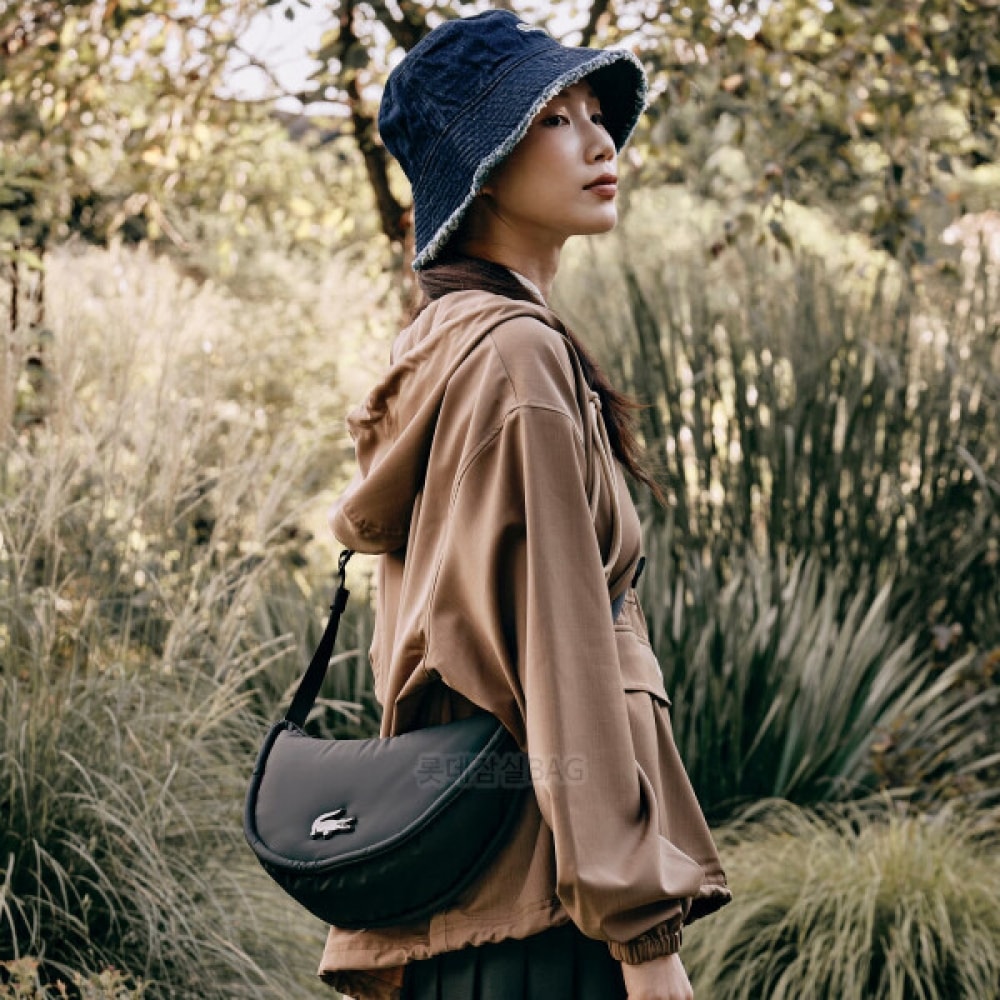 ラコステ ニリア NYLIA パディング スモール ムーン クロスバッグ