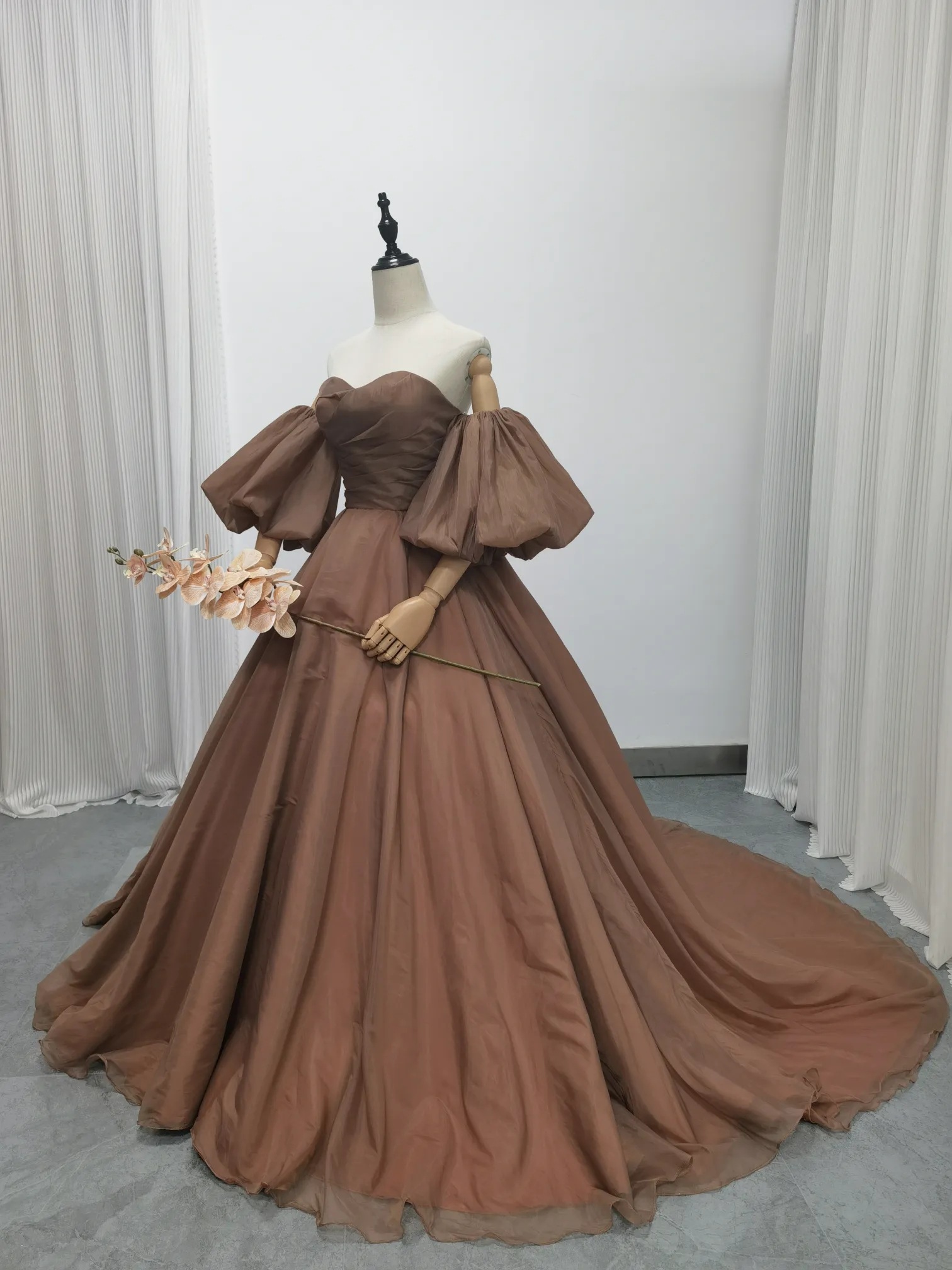 カラードレス コーヒー色 パフスリーブ 華やかなトレーン 編み上げ 色直し 演奏会/音楽会