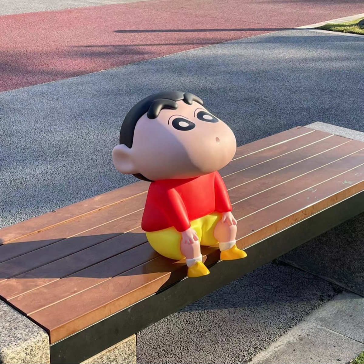 お座りクレヨンリトルベイビーフィギュア特大リビングルームオフィスデスクトップオーナメントしんちゃん周辺トレンド誕生日プレゼント