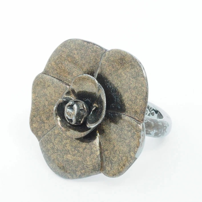 シャネル ココマーク ゴールドグリッター ブラックカメリア リング 【指輪】