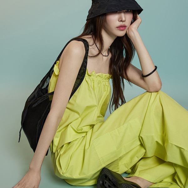 E3891 フリル スリーブレス トップ