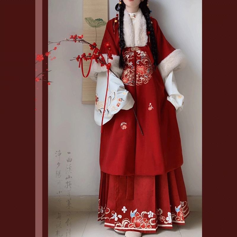 親友は毎年魚を飼っています冬の赤い新年の挨拶の漢服女性と漢の要素毛皮のコート馬の顔のスカートスーツ新年の挨拶のスーツ