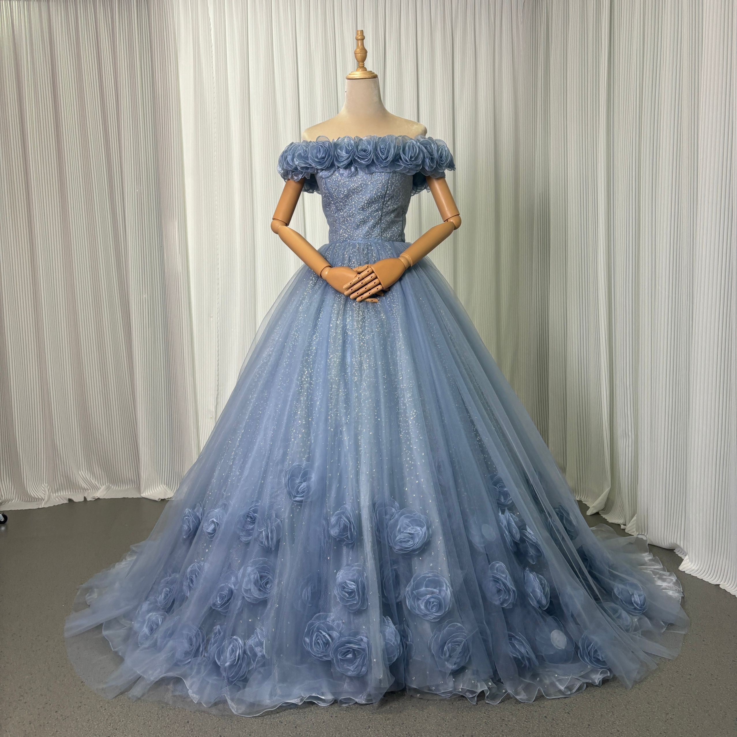 カラードレス ブルーグレー オフショルダー キラキラドレス バラトレーン 編み上げ リボン 結婚式 花嫁