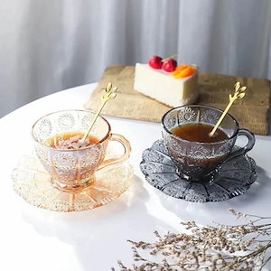 ガラス製コーヒーカップ&ソーサー 家庭用レトロアフタヌーンティーセット 高価なラテネット レッド 絶妙なフラワーティーカップ